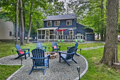 Relax Fireside! Retreat 15 Mi to Camelback Slopes House in Coolbaugh Township