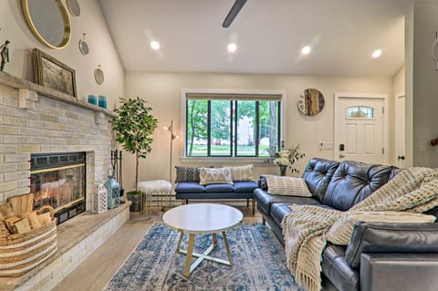 Relax Fireside! Retreat 15 Mi to Camelback Slopes House in Coolbaugh Township