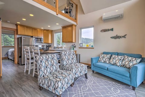 Walk to Beach! Chic Yachats Gem w/ Private Balcony Apartment in Oregon