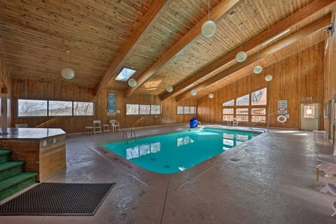 1 Mi to Ski! Condo w/ Indoor Pool in Beech Mtn Apartment in Beech Mountain