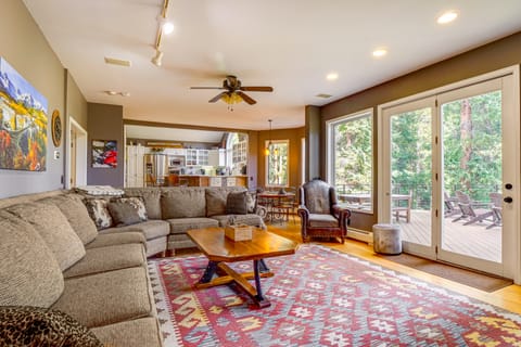 1 Mi to Ski Lift: Mtn-View Breck Home w/ Hot Tub! House in Breckenridge