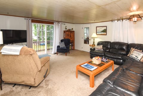 Life on the Lake with Private Dock & Fire Pit! Cottage in Winthrop