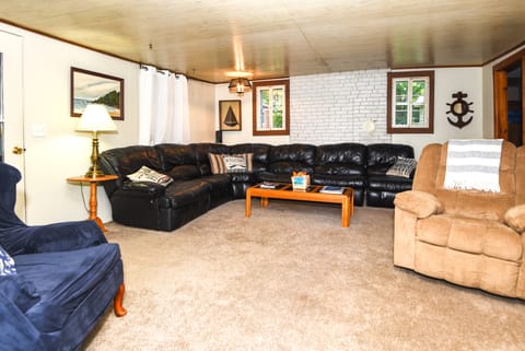 Life on the Lake with Private Dock & Fire Pit! Cottage in Winthrop