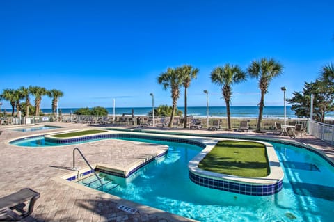 Myrtle Beachfront Bliss: Pools, Views & SkyWheel! Apartment in Myrtle Beach