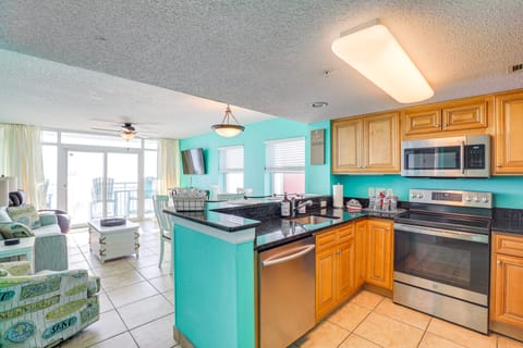 Myrtle Beachfront Bliss: Pools, Views & SkyWheel! Apartment in Myrtle Beach