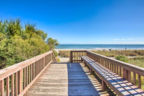 Myrtle Beachfront Bliss: Pools, Views & SkyWheel! Apartment in Myrtle Beach