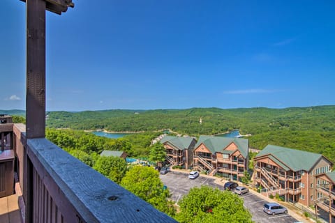 Luxe Mtn-View Condo in Branson w/ Hot Tub Access! Apartment in Indian Point