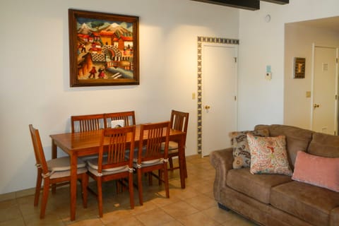 Tucson Home w/ BBQ & Patio, 5 Mi to ‘A’ Mountain! Apartment in Tucson