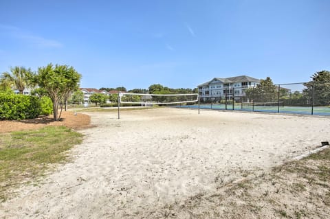Barefoot Resort Condo w/ Pool, Tennis Court Access Apartment in North Myrtle Beach