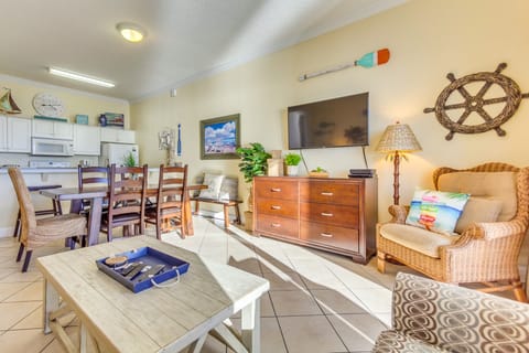 Beachfront Condo w/ Resort Amenities & Ocean Views Apartment in Long Beach