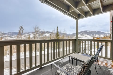 Ski, Shred & Tube: Mtn-View Condo in Silverthrone! Apartment in Wildernest
