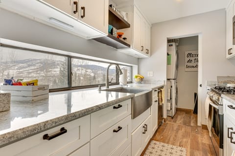 Ski, Shred & Tube: Mtn-View Condo in Silverthrone! Apartment in Wildernest