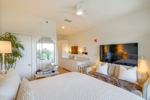 Ocean View Condo Btwn Rosemary & Alys Beach! Apartment in Rosemary Beach