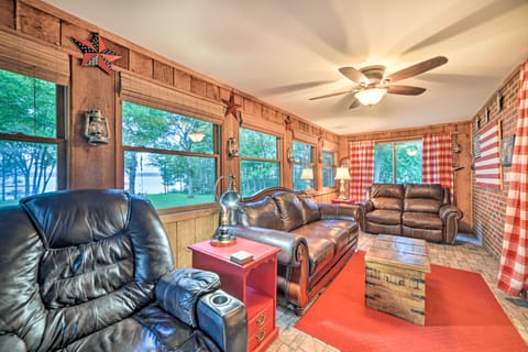 Charming Lakefront Home w/ Grill & Fire Pit! House in Lake Barkley