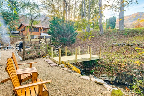 Hot Tub & Stone Fire Pit: Smoky Mountain Oasis! House in Maggie Valley