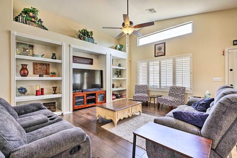 BBQ-Ready Oasis Near Golfing + Surprise Stadium! House in El Mirage