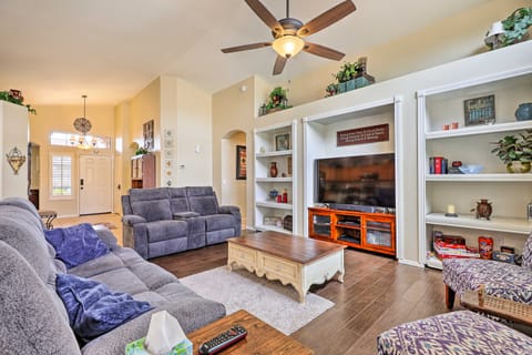 BBQ-Ready Oasis Near Golfing + Surprise Stadium! House in El Mirage