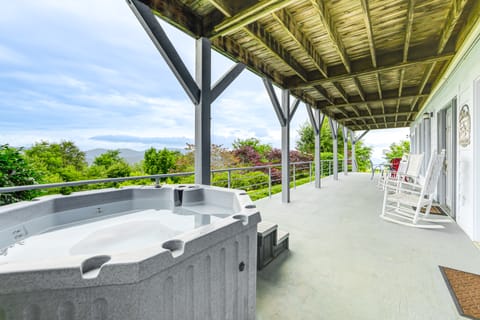 Near Hiking Trails: Luxe Canton Getaway w/ Grill House in Buncombe County