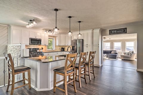 Near Hiking Trails: Luxe Canton Getaway w/ Grill House in Buncombe County