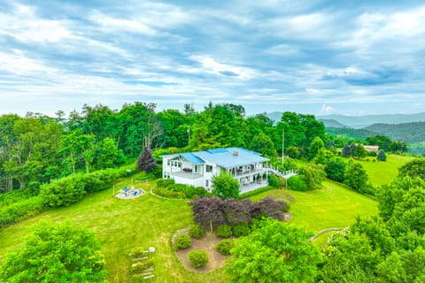 Near Hiking Trails: Luxe Canton Getaway w/ Grill House in Buncombe County