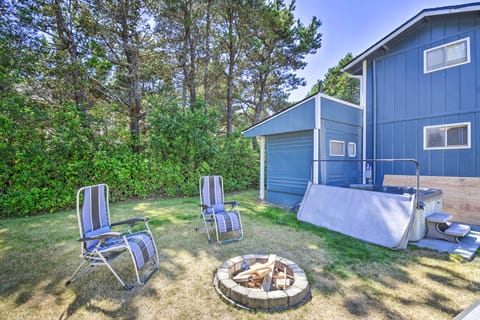 Coastal PNW Gem w/ Hot Tub - Walk to Beach! Cottage in Grayland
