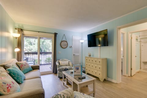Steps to Beach, Coligny Plaza: Hilton Head Condo! Apartment in North Forest Beach