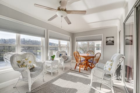 Marina Views & Cozy Sunroom: Condo in Branson! Apartment in Branson