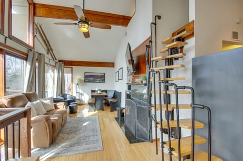 Cozy 'Hillside Hideaway' in Wintergreen Resort! House in Massies Mill