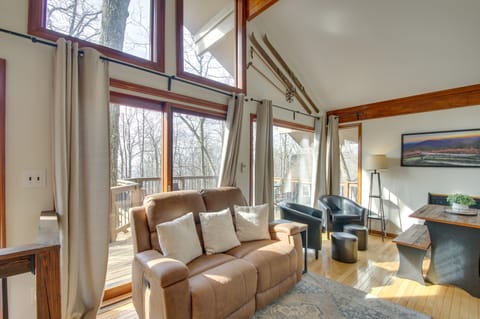 Cozy 'Hillside Hideaway' in Wintergreen Resort! House in Massies Mill