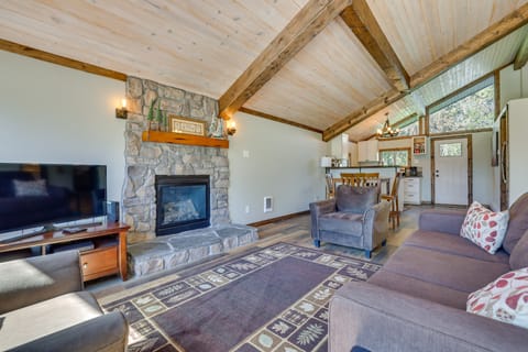 Donnelly Cabin w/ Fire Pit: 5 Mi to Boat & Ski! House in Valley County