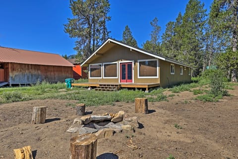 Donnelly Cabin w/ Fire Pit: 5 Mi to Boat & Ski! House in Valley County