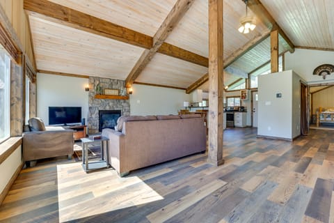 Donnelly Cabin w/ Fire Pit: 5 Mi to Boat & Ski! House in Valley County