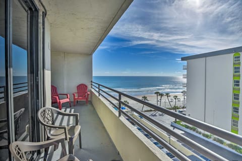 Sleek Beachfront Getaway w/ Community Perks! Apartment in Daytona Beach Shores