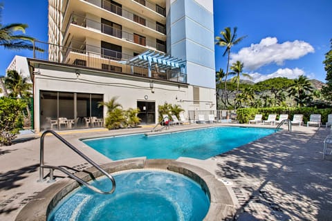Beachfront Condo w/ Amazing Views in Makaha Beach Apartment in Makaha