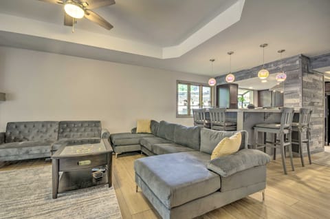 1 Mi to Lake of the Ozarks: Condo w/ Pool Access Apartment in Lake of the Ozarks