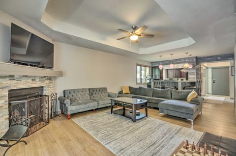 1 Mi to Lake of the Ozarks: Condo w/ Pool Access Apartment in Lake of the Ozarks