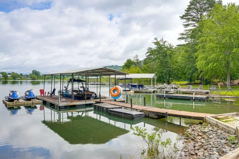 Hiawassee Getaway w/ Hot Tub, Deck & Lake Access! House in Chatuge Lake