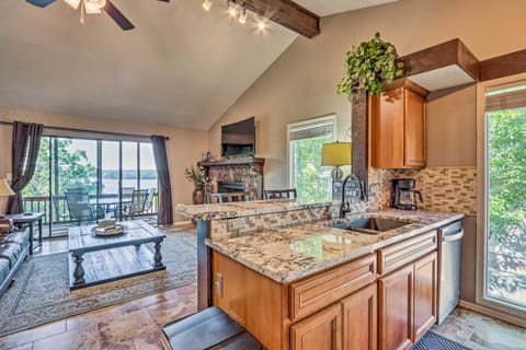 1 Mi to Margaritaville! Cabin w/ Resort Perks House in Lake of the Ozarks