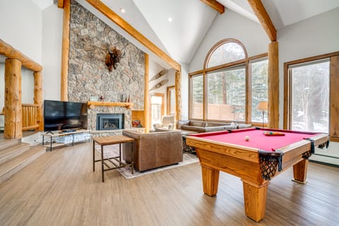 Luxury Keystone Cabin w/ Hot Tub, 1 Mi to Lifts! House in Keystone