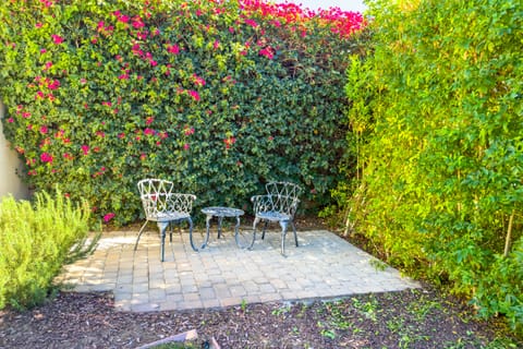 Indian Wells Oasis w/ Pool: Walk to Tennis Garden! House in Indian Wells