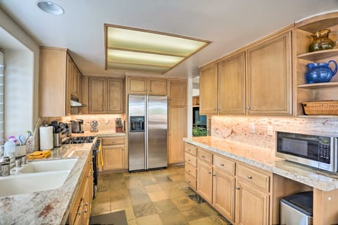 Indian Wells Oasis w/ Pool: Walk to Tennis Garden! House in Indian Wells