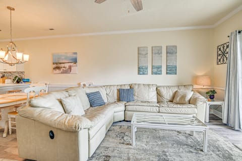 Pools & Golf, 2 Mi to Beach: Myrtle Beach Condo! Apartment in Carolina Forest