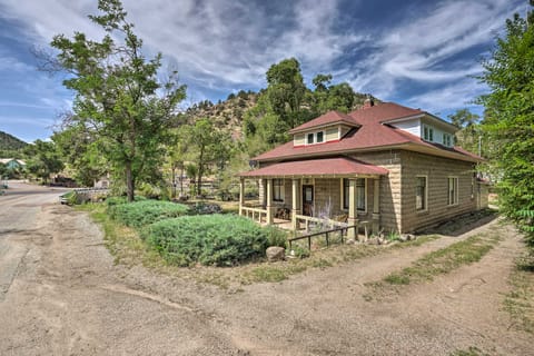 Cotopaxi Escape w/ Game Room on Arkansas River! House in Colorado