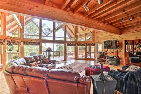 Custom Cabin w/ 12 Acres on Dale Hollow Lake! House in Tennessee