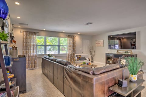 Colorful Fort Myers Home w/ Sunroom & Patio! House in Fort Myers