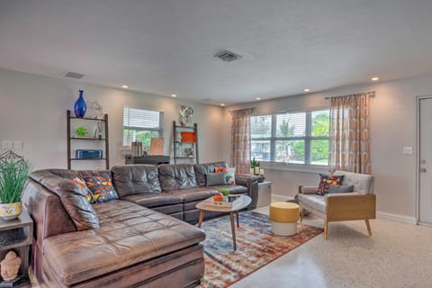 Colorful Fort Myers Home w/ Sunroom & Patio! House in Fort Myers