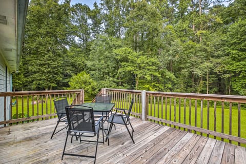 Quiet Home w/ Fire Pit - 1 Mi to Downtown Acworth! House in Acworth