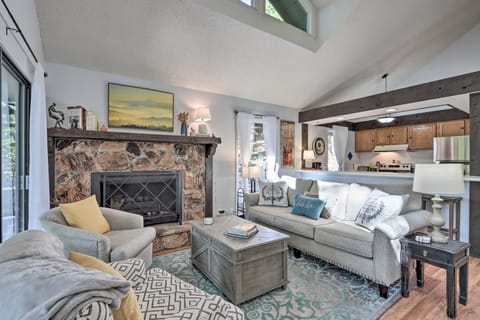 Pools, Water Park! Margaritaville Resort Home House in Lake of the Ozarks