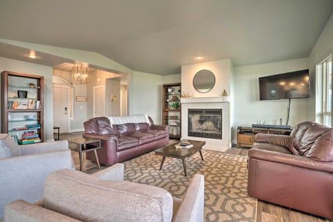 Manson Villa w/ Hot Tub ~ 1 Mi to Wineries! House in Manson