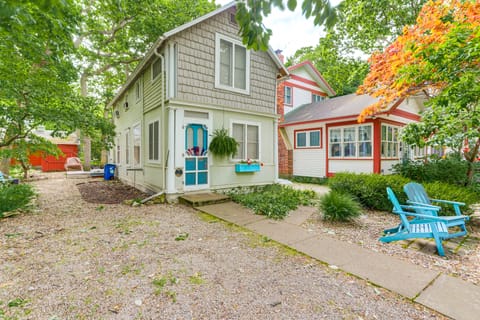 Walk to Lake: Historic Lakeside Marblehead Cottage Cottage in Lakeside